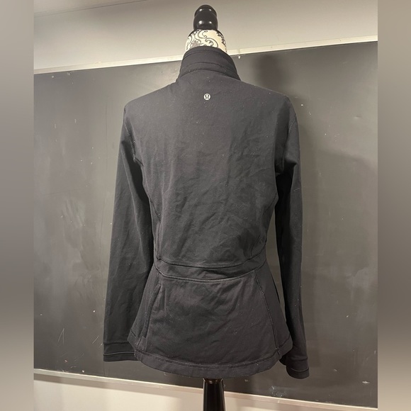 ⭐️Lululemon Jacket 213 - Picture 2 of 4